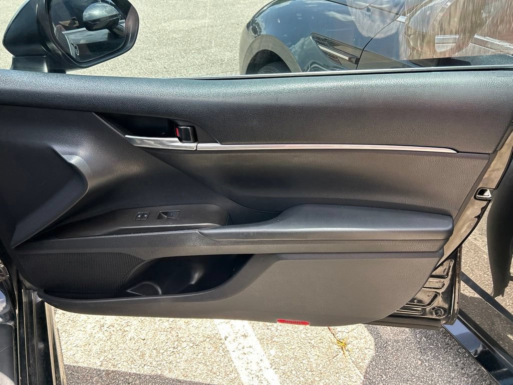 Used 2022 Toyota Camry SE FWD image 32