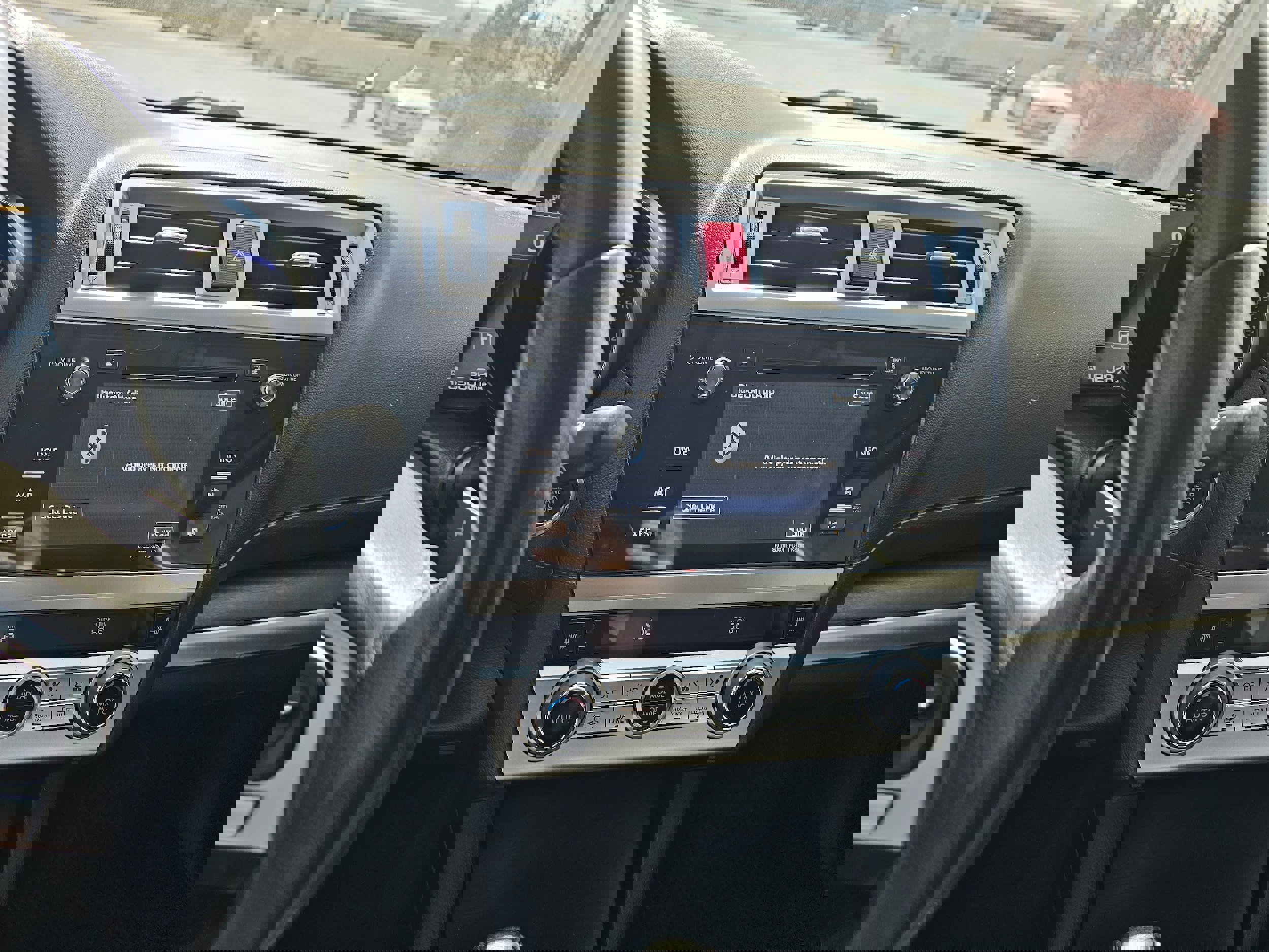 Used 2015 Subaru Outback 3.6R Limited image 13