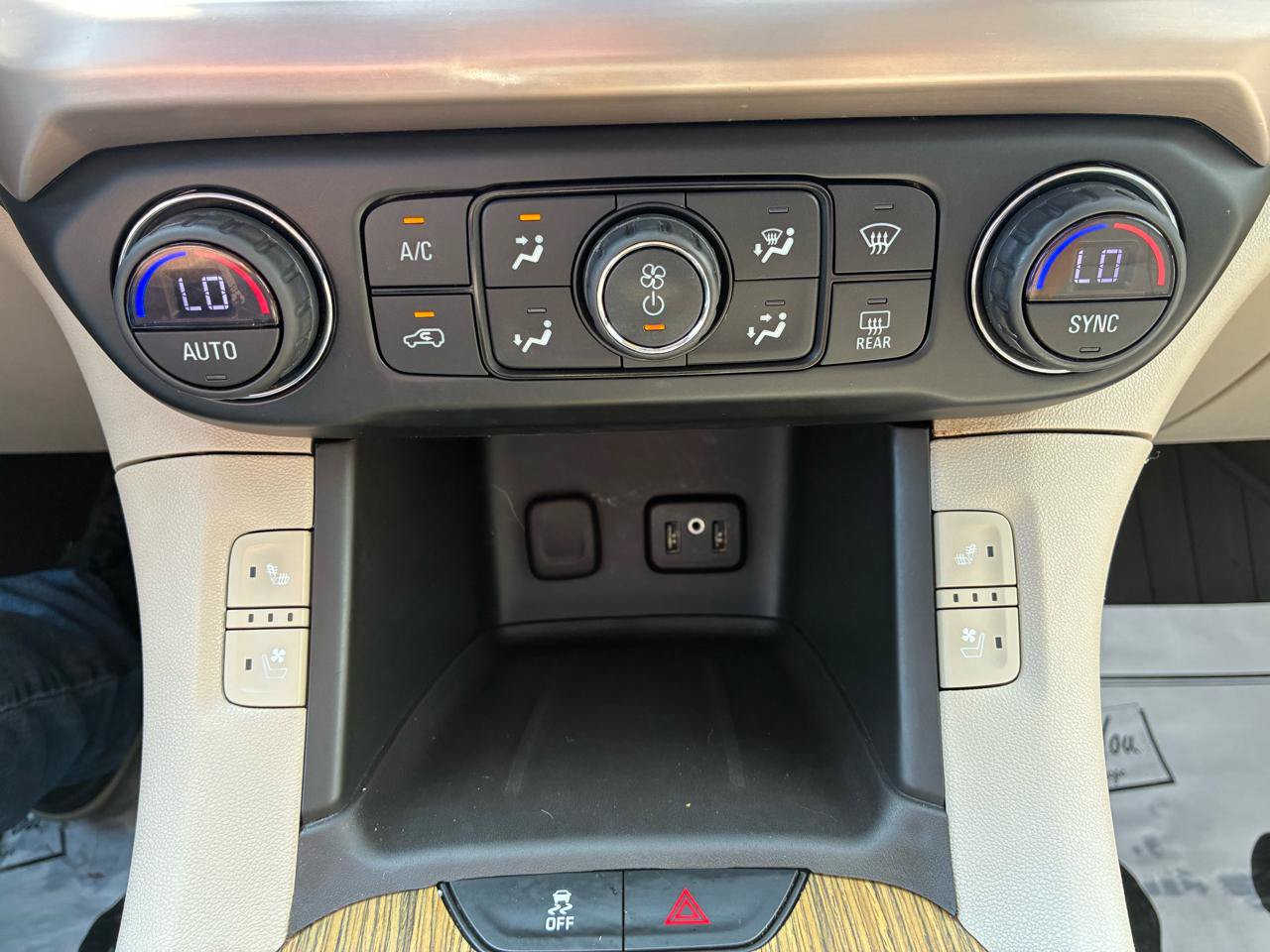 Used 2017 GMC Acadia Denali w/ Technology Package FWD image 23