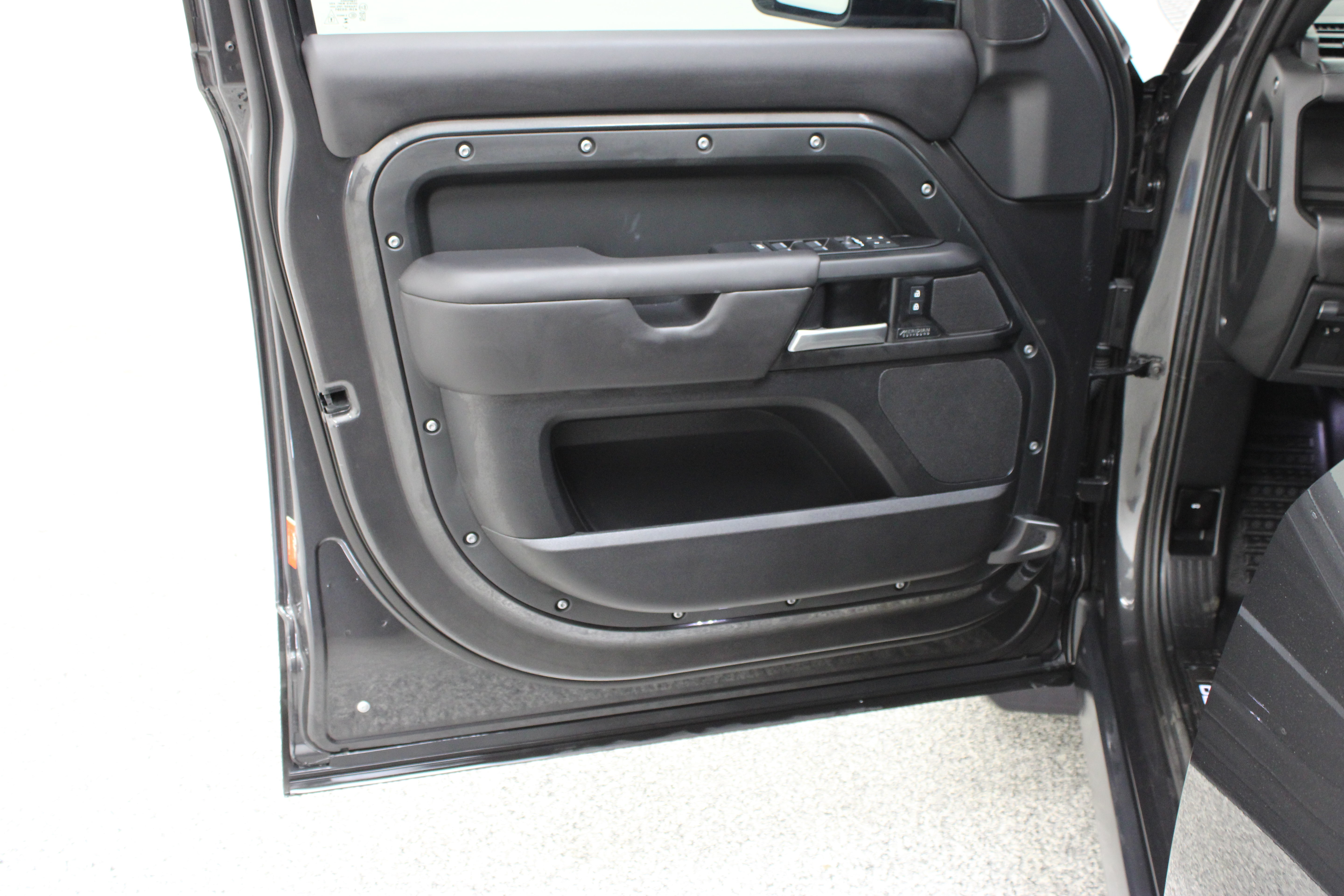 Used 2025 Land Rover Defender 130 Outbound AWD/4WD image 12
