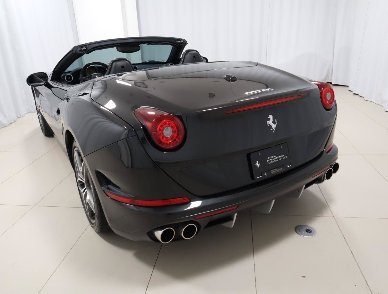 Used 2016 Ferrari California T RWD image 13
