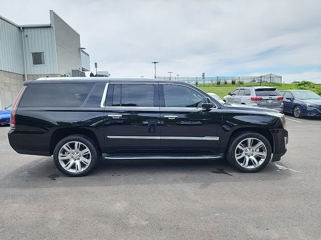 Used 2016 Cadillac Escalade ESV Luxury AWD/4WD image 9