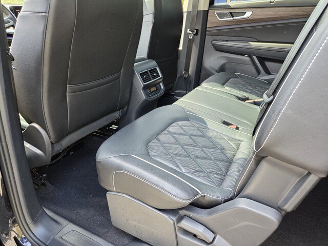 Used 2025 Volkswagen Atlas SEL Premium R-Line AWD/4WD image 30