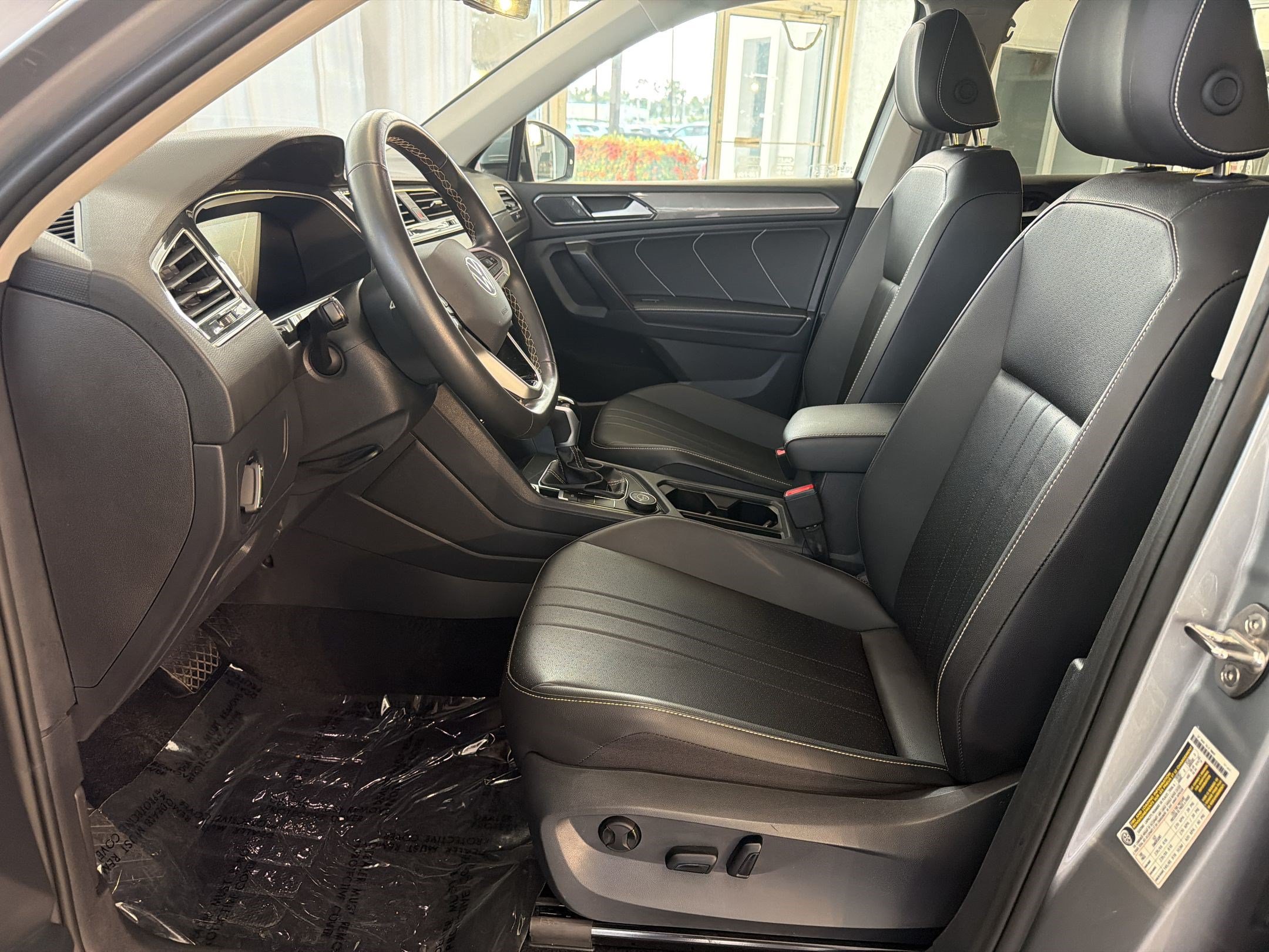 Certified 2024 Volkswagen Tiguan SE w/ Panoramic Sunroof Package AWD/4WD image 5
