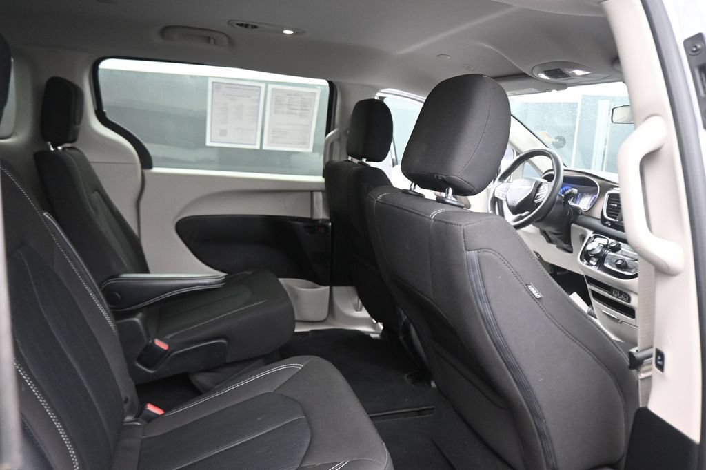 Used 2022 Chrysler Voyager LX FWD image 45