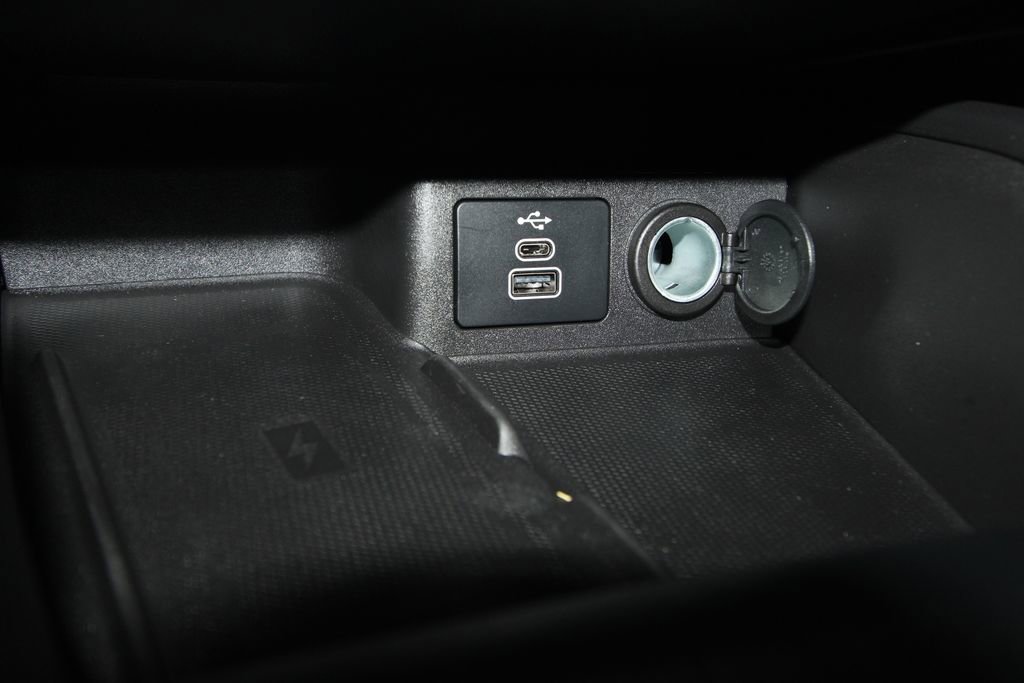 Used 2025 Ford Escape Platinum w/ Premium Technology Package image 17