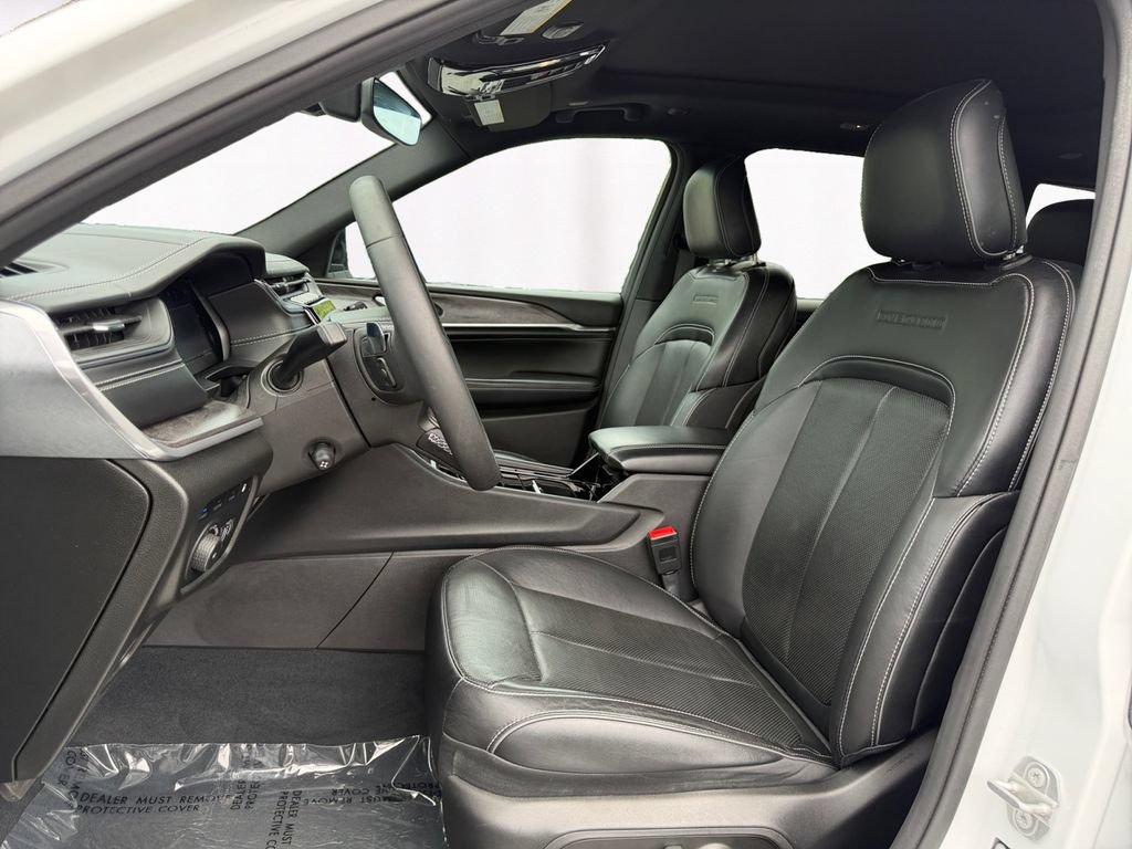Used 2023 Jeep Grand Cherokee Overland AWD/4WD image 9