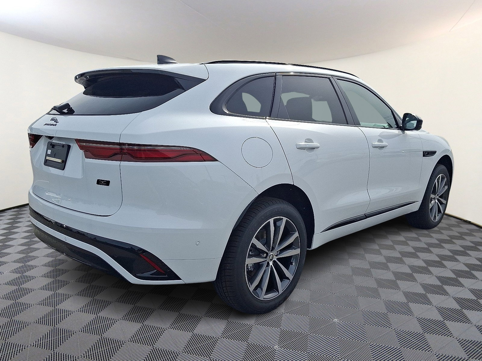 New 2026 Jaguar F-PACE R-Dynamic S image 4