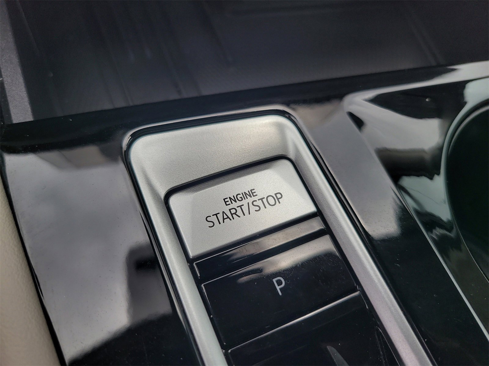 Certified 2025 Volkswagen Atlas SEL image 28