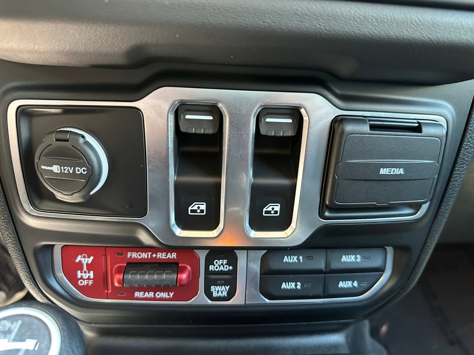 Used 2024 Jeep Wrangler Rubicon AWD/4WD image 26