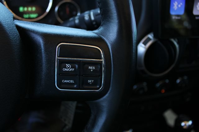 Used 2018 Jeep Wrangler Unlimited Sahara AWD/4WD image 6