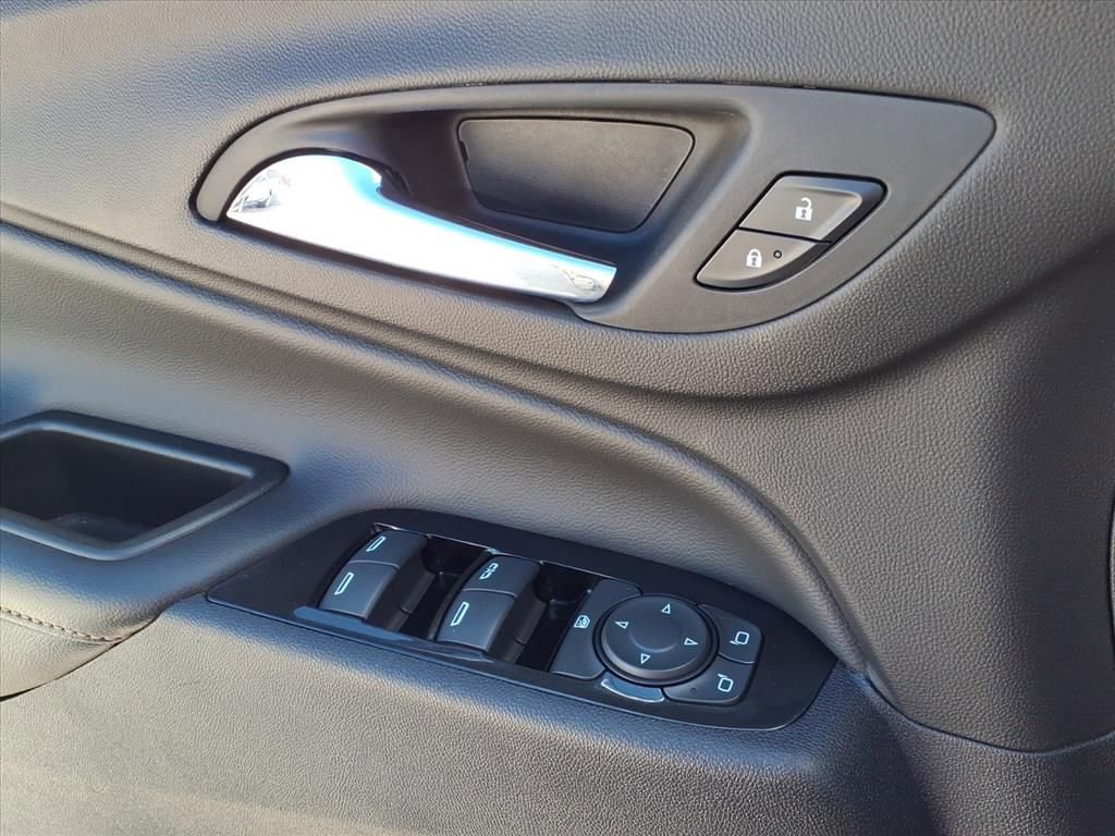 Used 2023 Chevrolet Equinox Premier image 30