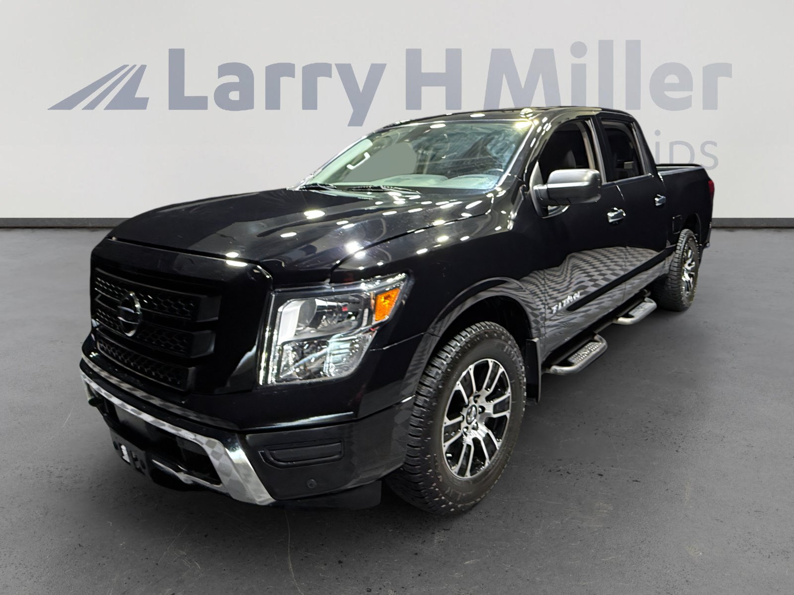 Used 2021 Nissan Titan SV w/ SV Convenience Package AWD/4WD image 1