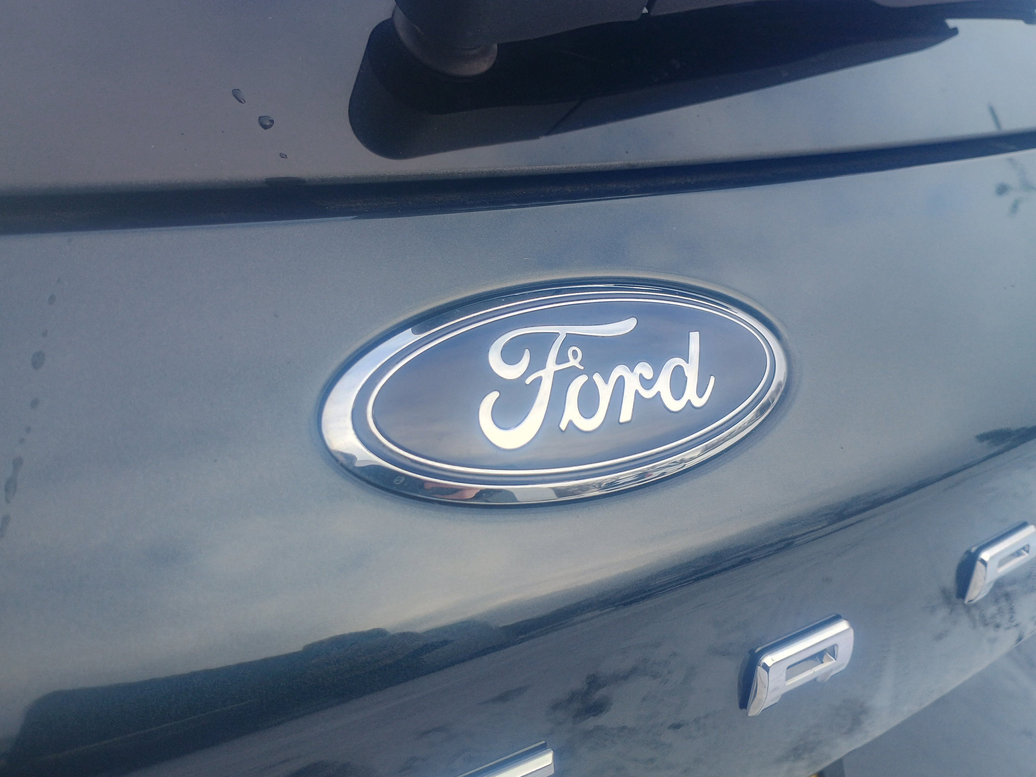 Certified 2022 Ford Escape Titanium w/ Class II Trailer Tow Package image 10