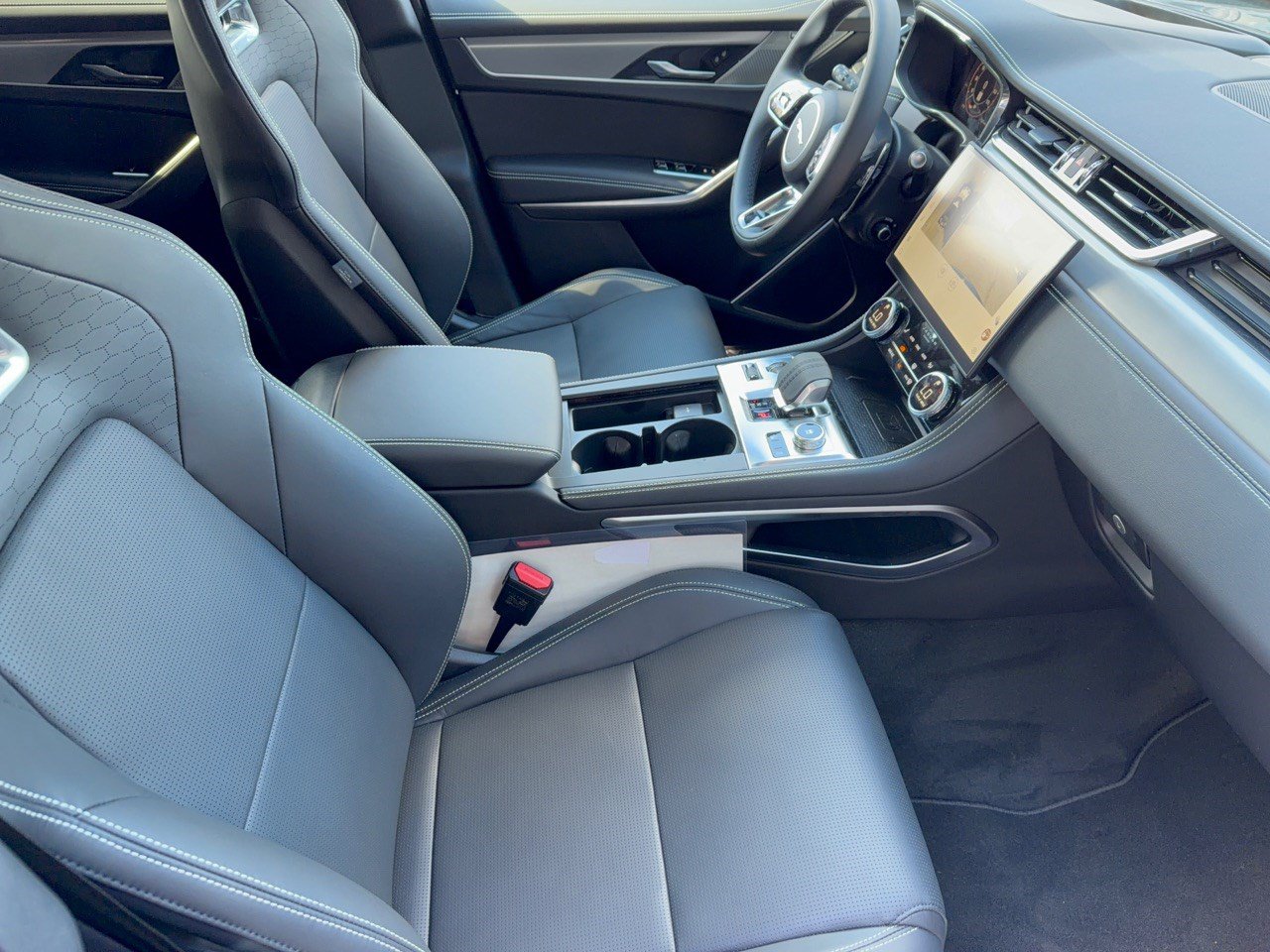 New 2026 Jaguar F-PACE R-Dynamic S AWD/4WD image 30