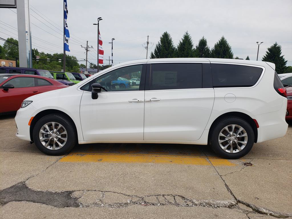 New 2026 Chrysler Pacifica Select AWD/4WD image 7