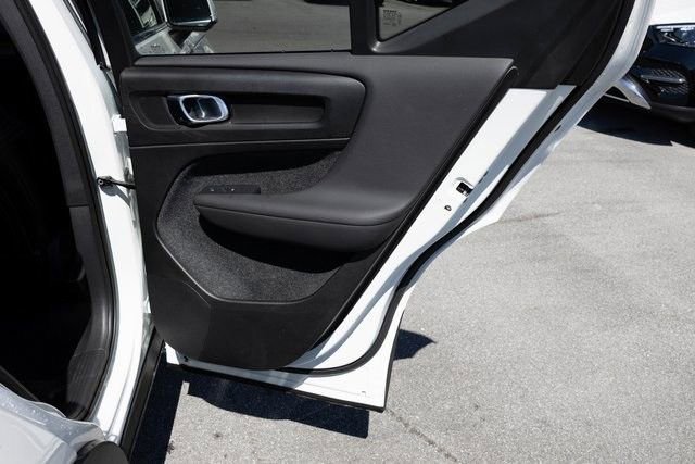 Used 2024 Volvo XC40 B5 Plus image 17