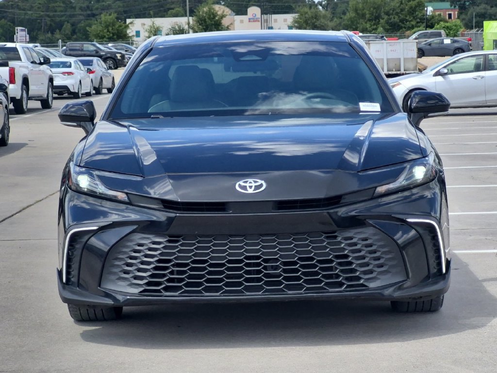 Used 2025 Toyota Camry SE FWD image 9