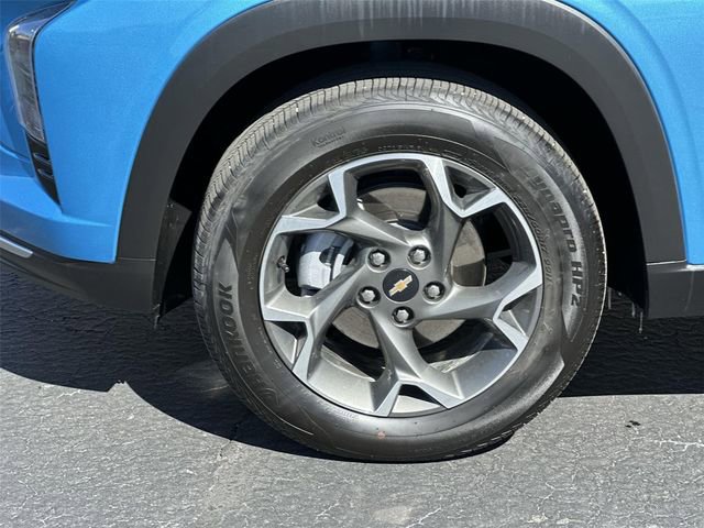 Certified 2025 Chevrolet Trax LT w/ Driver Confidence Package FWD image 31