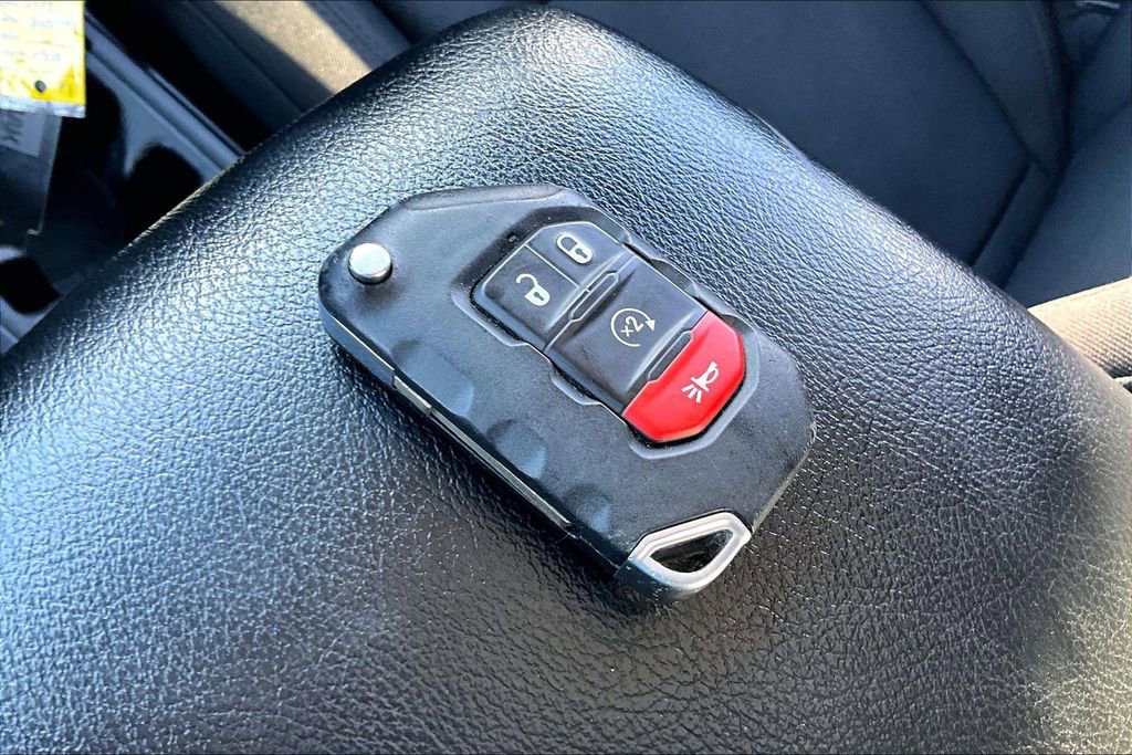 Used 2023 Jeep Gladiator Sport AWD/4WD image 32