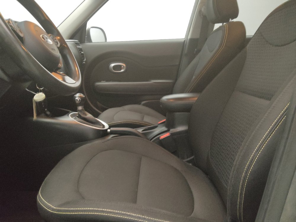 Used 2016 Kia Soul + FWD image 17