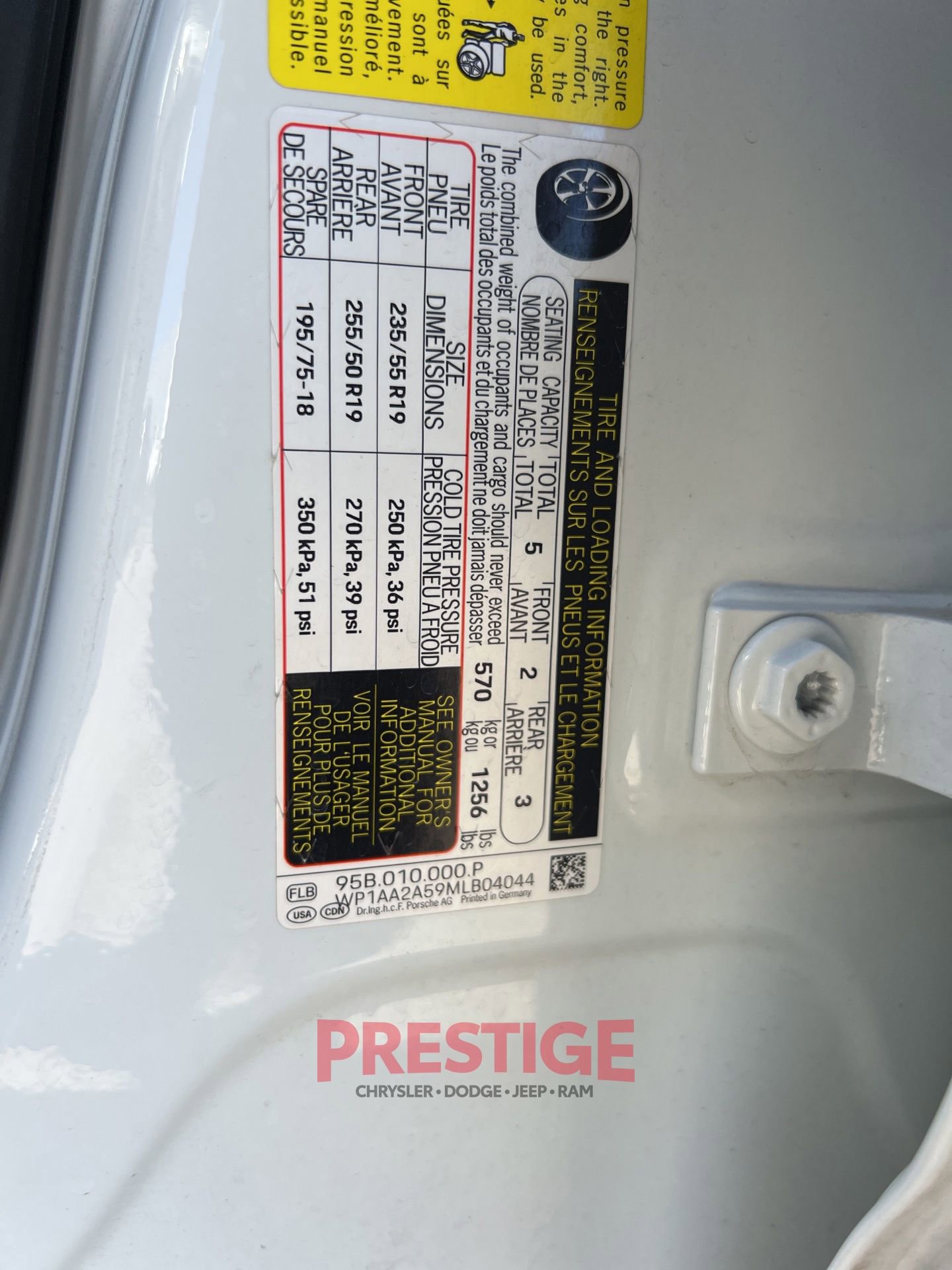 Used 2021 Porsche Macan w/ Premium Package Plus AWD/4WD image 33