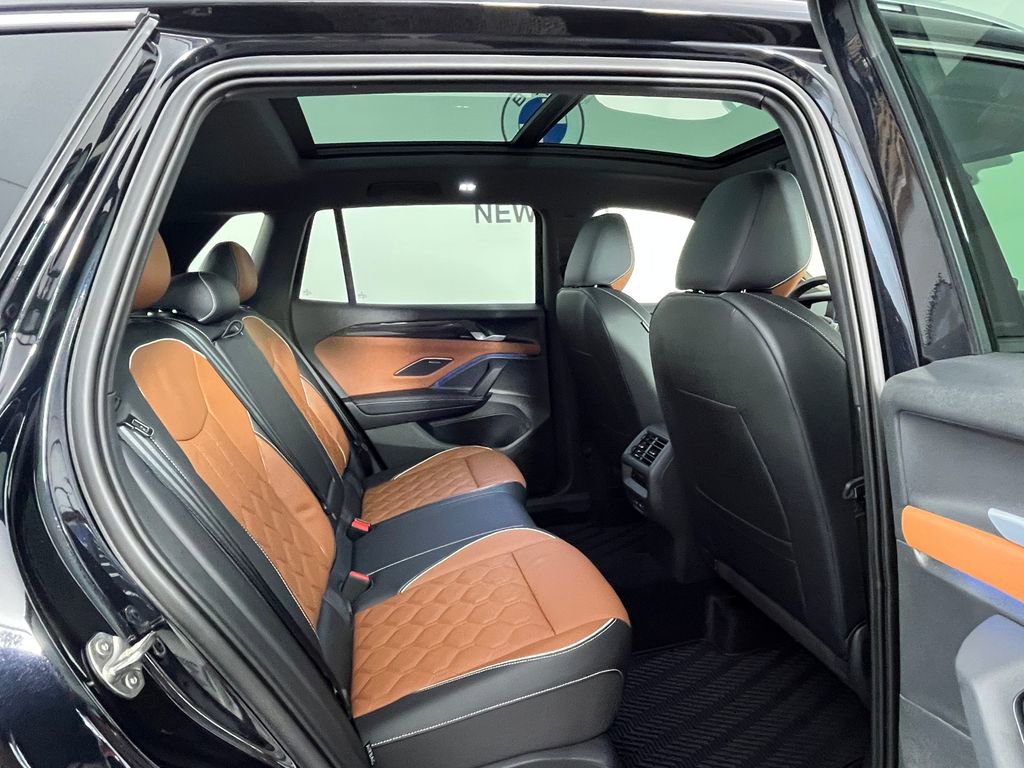 Used 2025 Volkswagen Tiguan SEL R-Line image 20