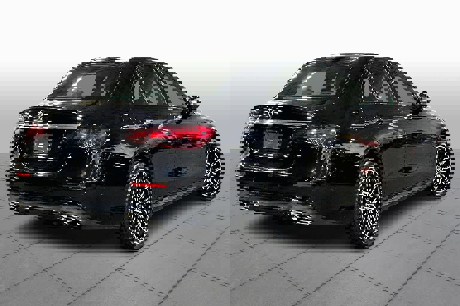 Used 2022 Mercedes-Benz E 350 Sedan image 13