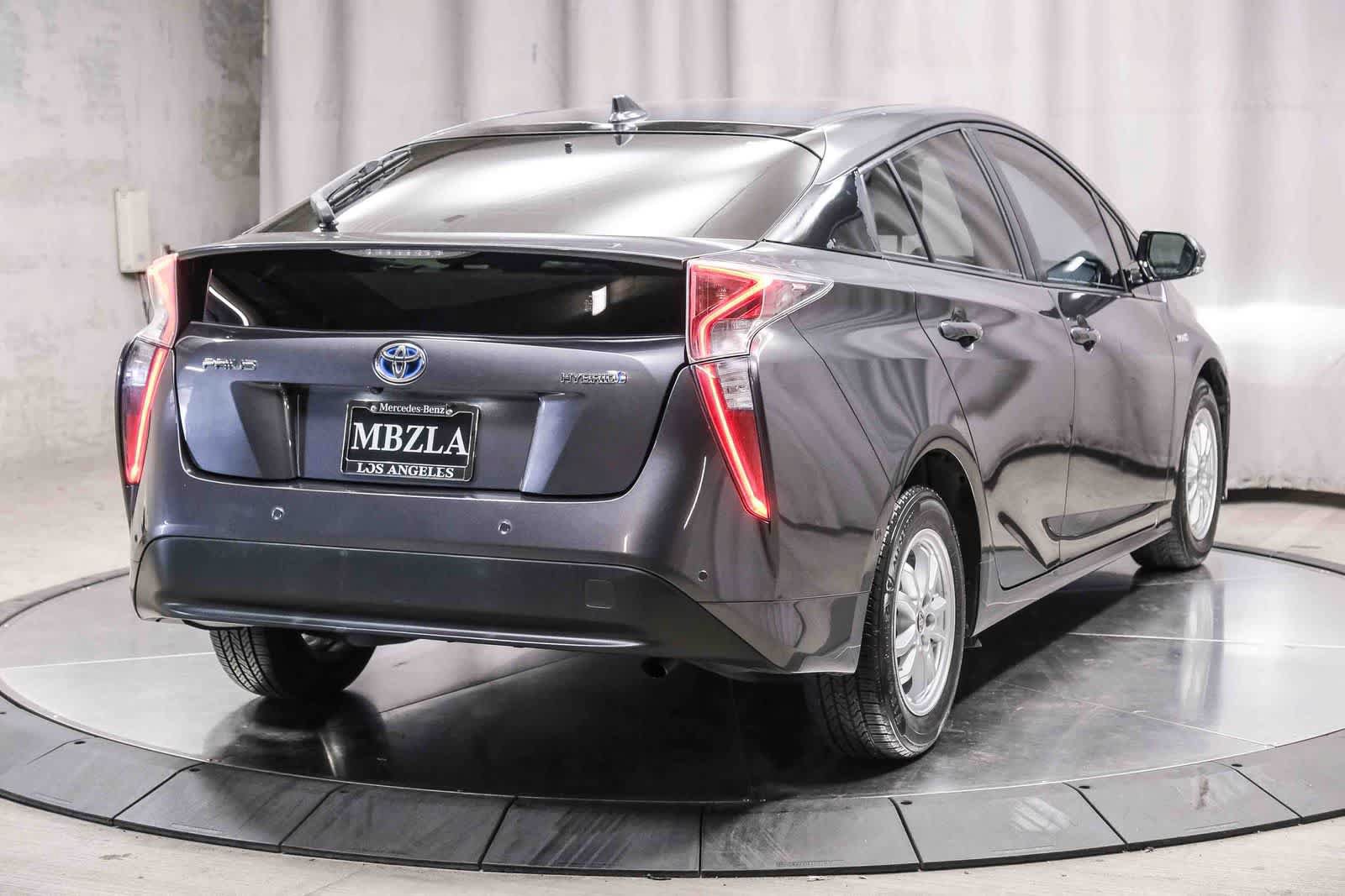 Used 2017 Toyota Prius Four w/ Advanced Technology Package FWD image 4