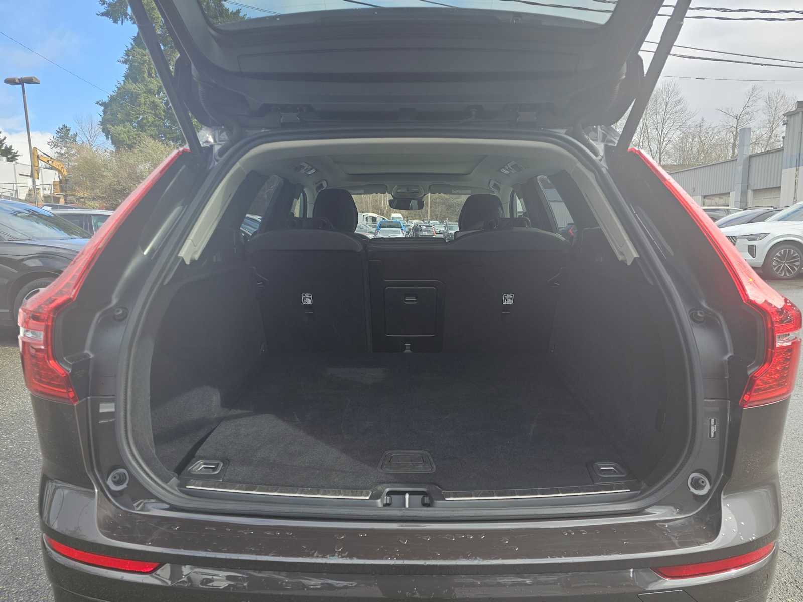 Certified 2025 Volvo XC60 B5 Plus image 17