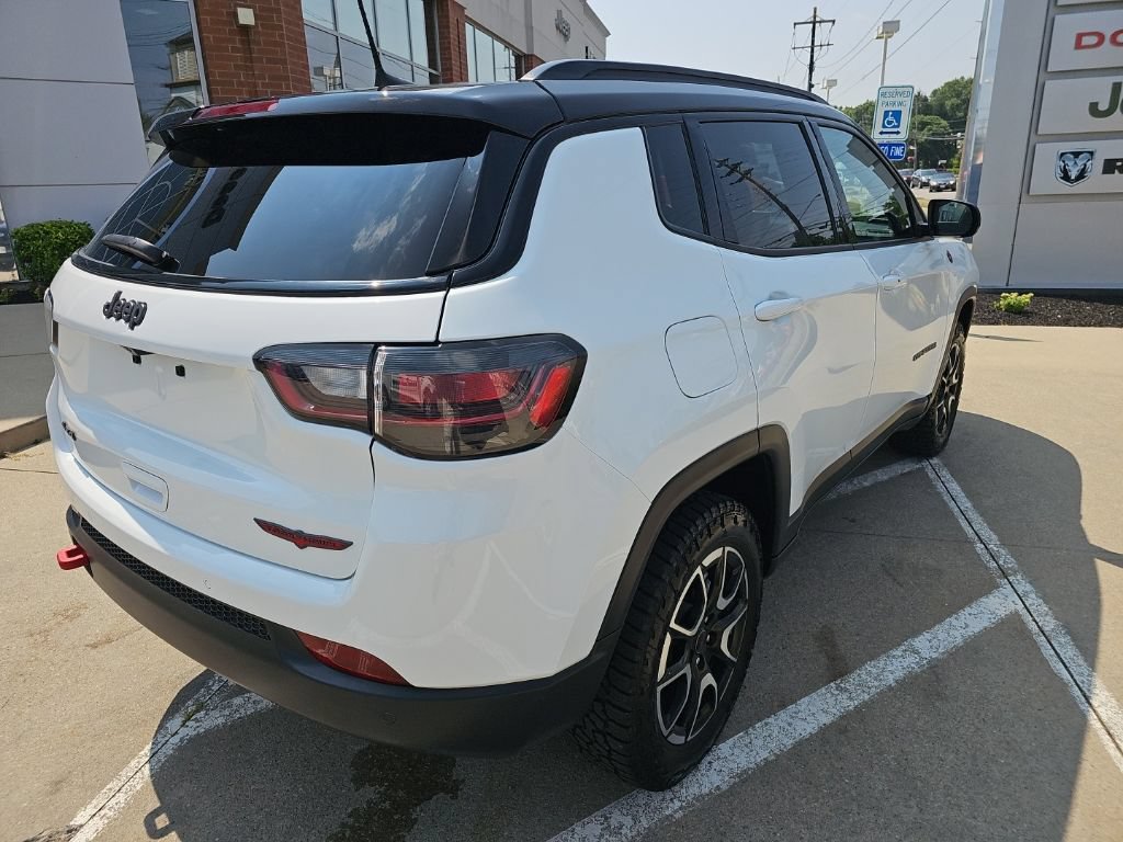 Certified 2025 Jeep Compass Trailhawk w/ Trailhawk Elite Group AWD/4WD image 16