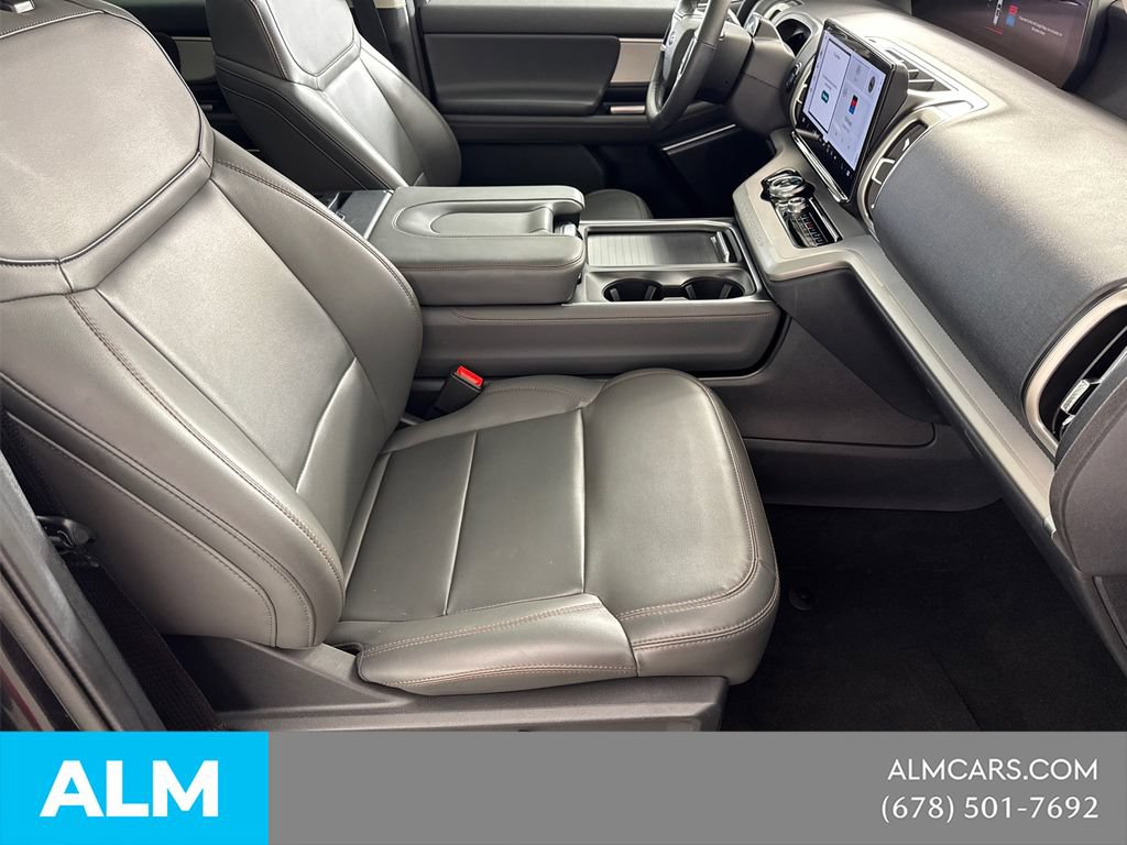 Used 2025 Ford Expedition Active AWD/4WD image 16