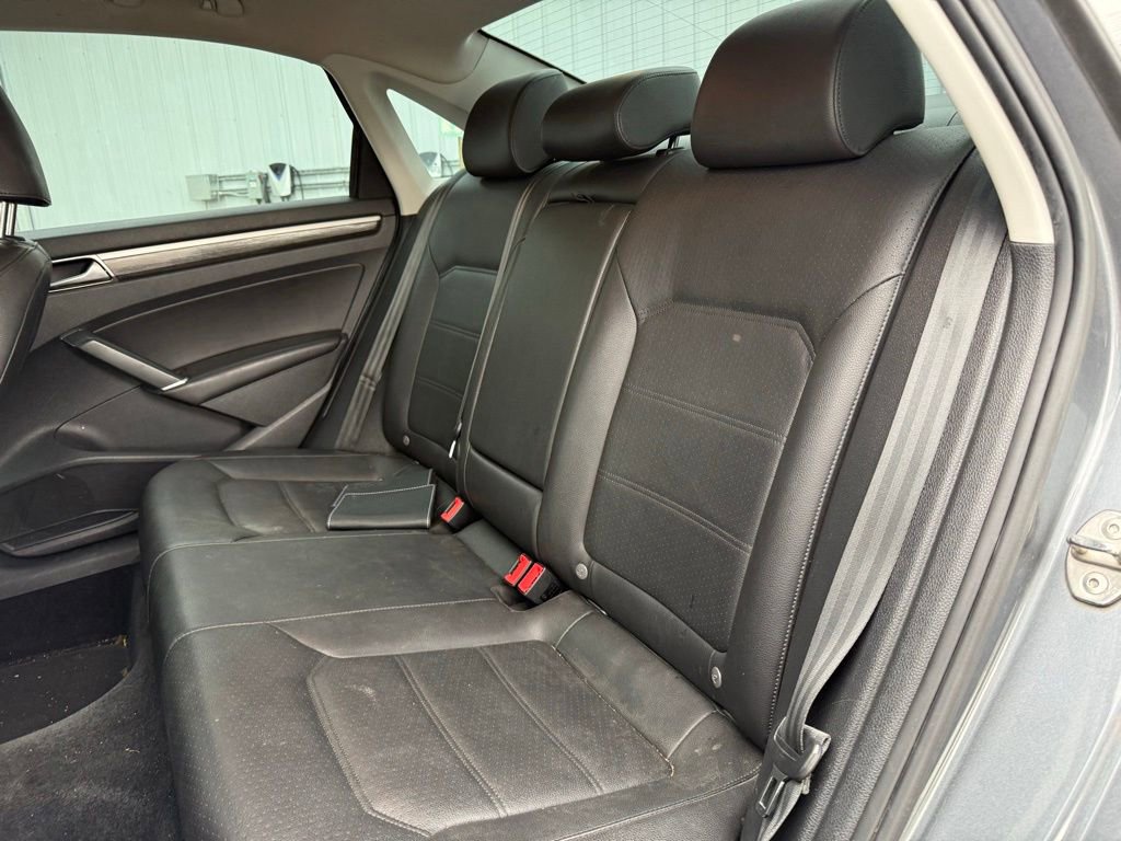 Used 2018 Volkswagen Passat 2.0T SE image 12