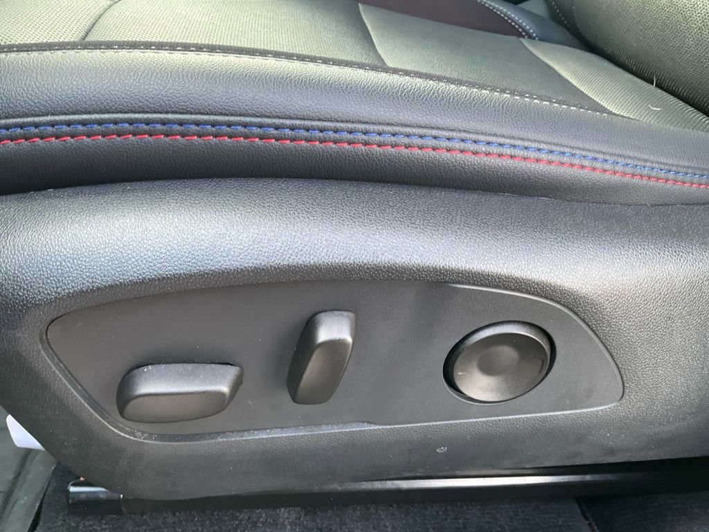 Used 2025 Chevrolet Equinox EV RS w/ LPO, Trailering Package image 29