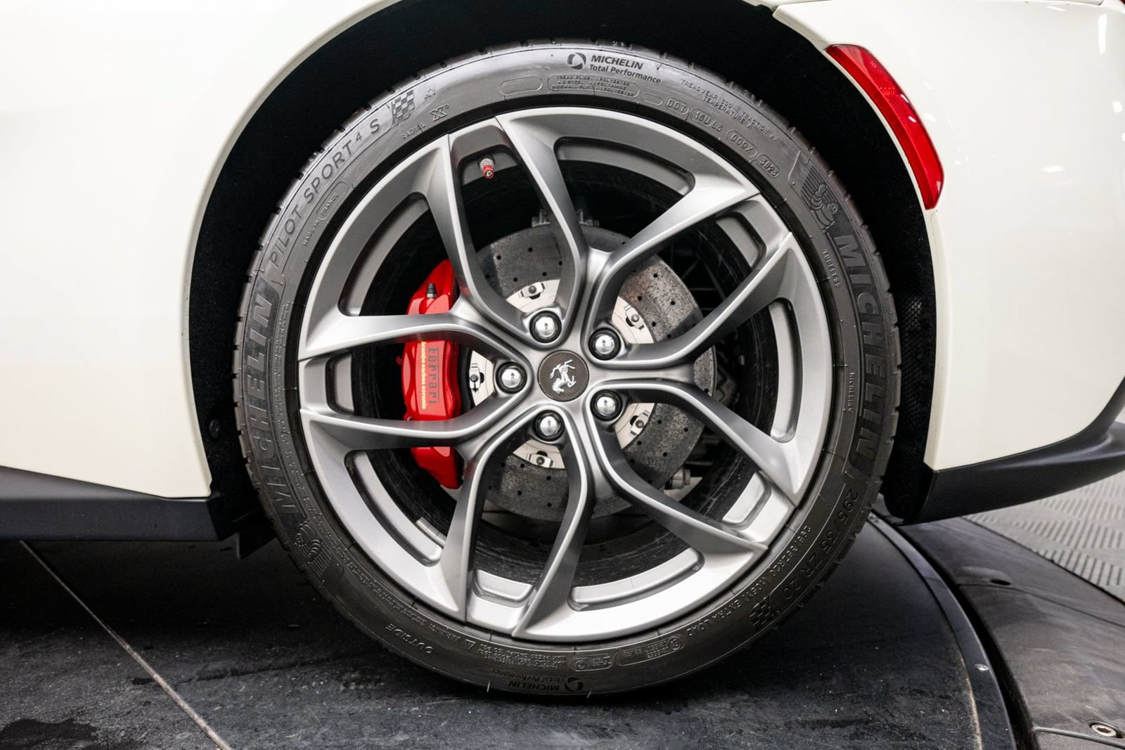 Used 2018 Ferrari GTC4Lusso T RWD image 28