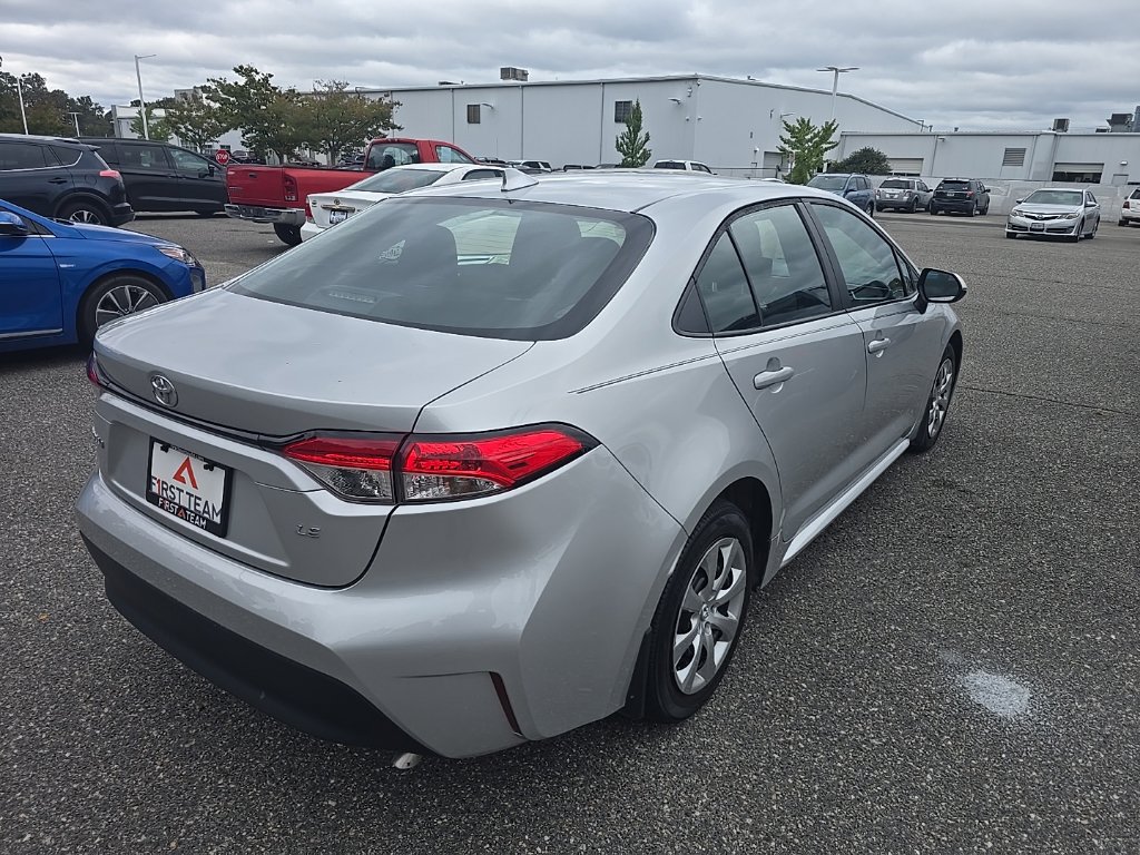 Used 2025 Toyota Corolla LE FWD image 5
