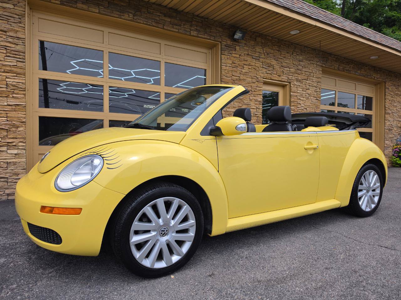 Used 2008 Volkswagen Beetle SE FWD image 49