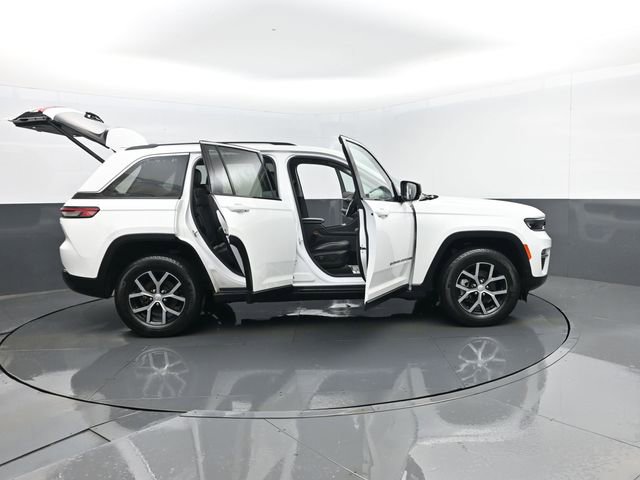 Used 2023 Jeep Grand Cherokee Limited image 31