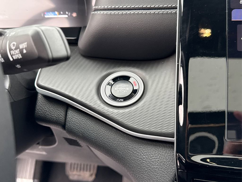 Used 2025 Jeep Grand Cherokee L Laredo w/ Luxury Tech Group I image 33