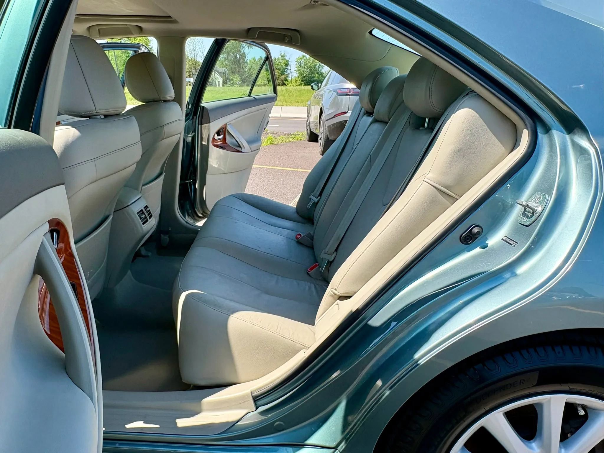 Used 2010 Toyota Camry XLE FWD image 18