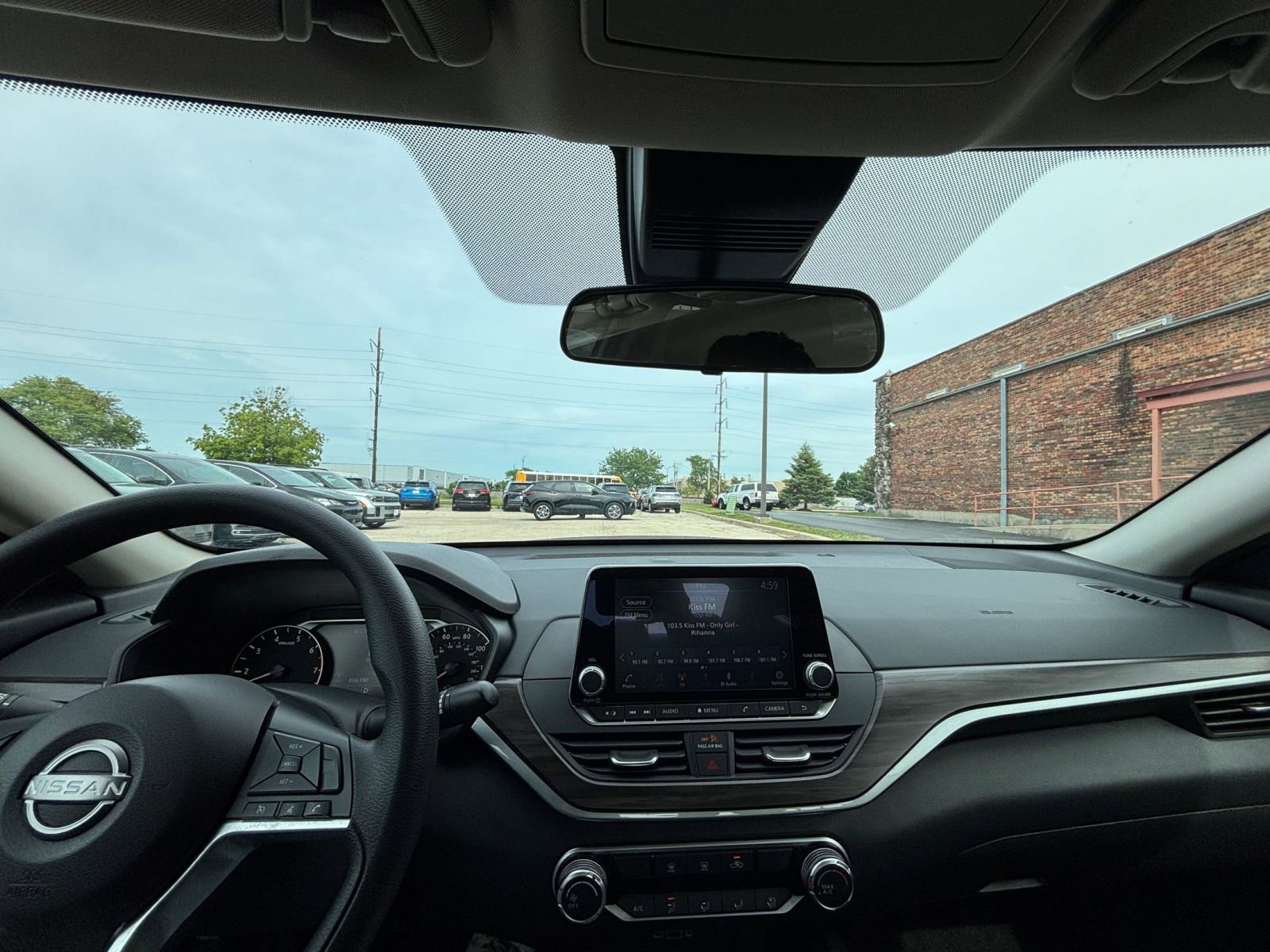 Used 2025 Nissan Altima 2.5 SV FWD image 31