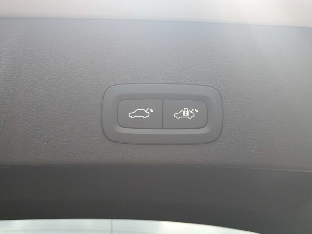 Certified 2025 Volvo XC40 B5 Core AWD/4WD image 14