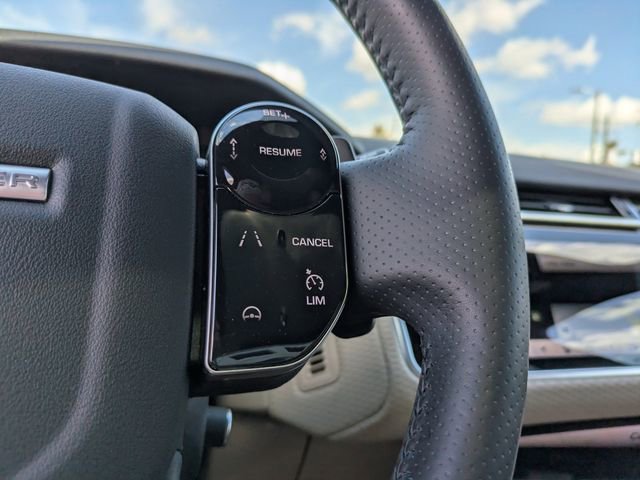 Used 2020 Land Rover Range Rover Velar S image 31