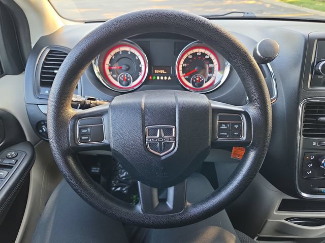 Used 2017 Dodge Grand Caravan SE FWD image 18