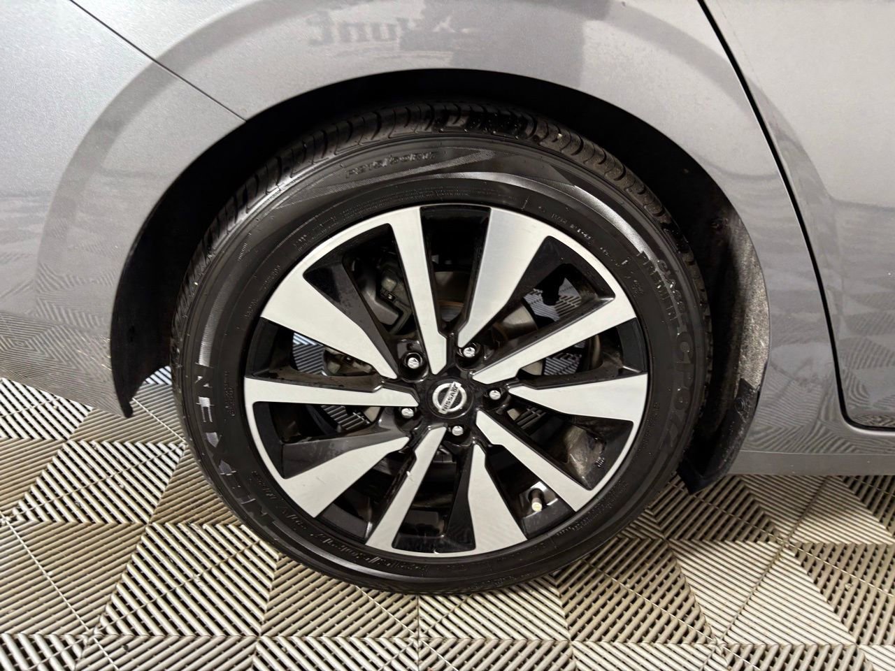 Used 2023 Nissan Sentra SV w/ SV Premium Package image 30