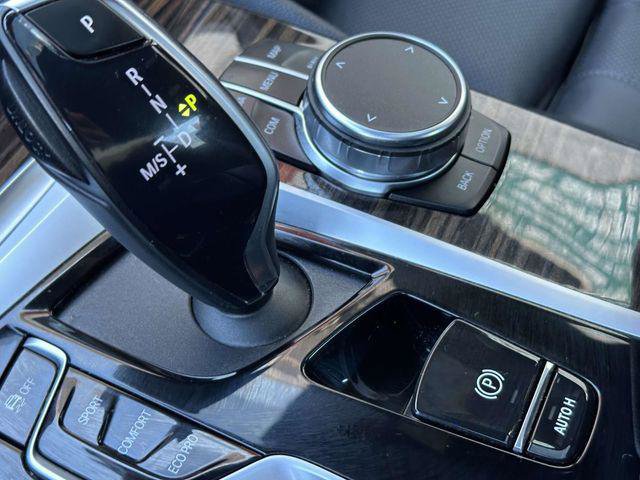 Used 2023 BMW 530i xDrive w/ Premium Package image 27