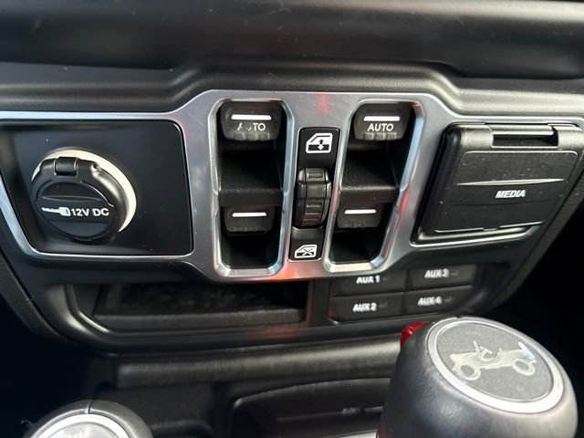 Used 2019 Jeep Wrangler Unlimited Sahara image 31