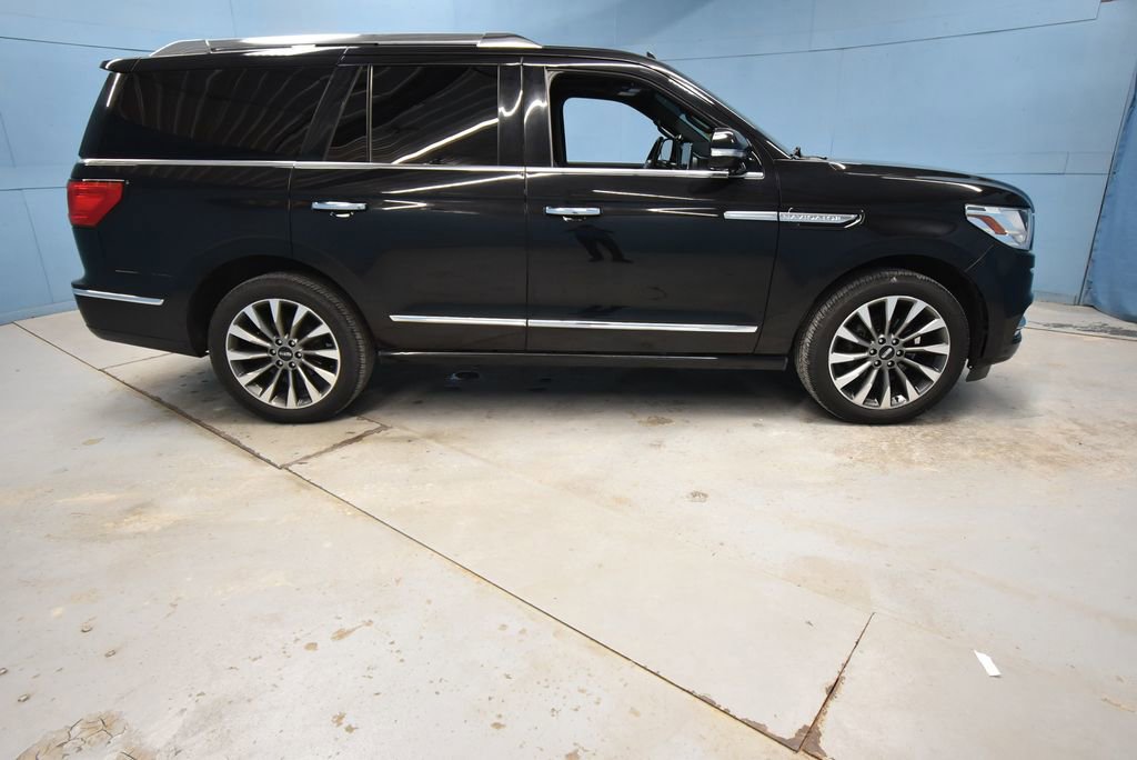 Used 2019 Lincoln Navigator Select AWD/4WD image 39