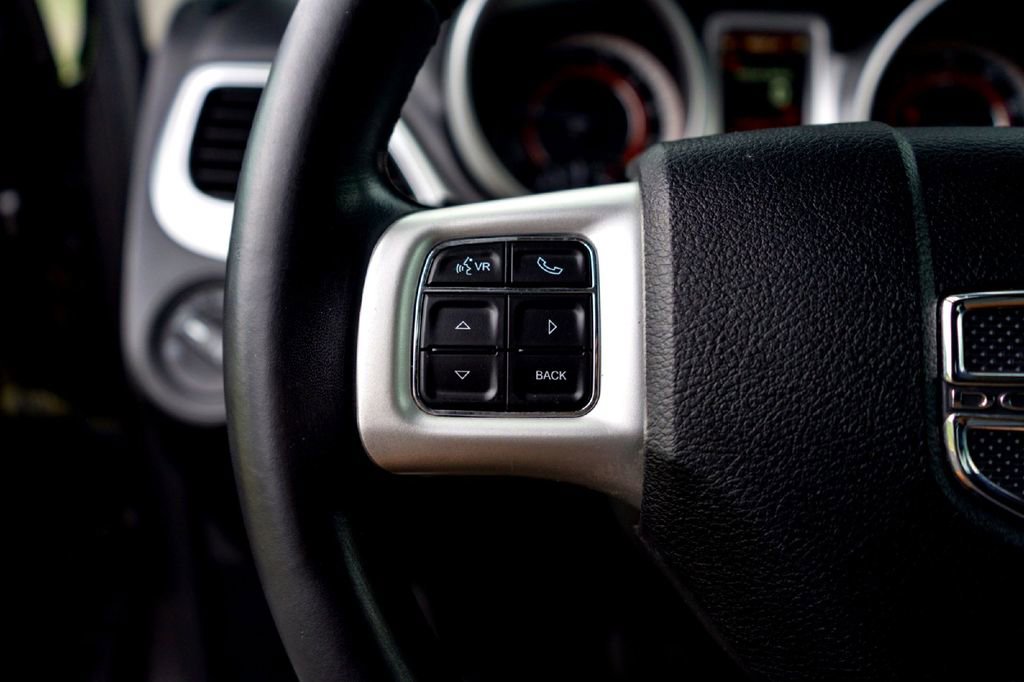 Used 2019 Dodge Journey SE FWD image 13