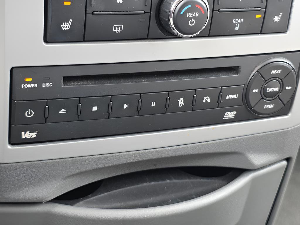 Used 2009 Chrysler Town & Country Limited w/ Entertainment Group #3 FWD image 35